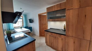 Kühlschrank, Ofen, Herdplatte, Geschirrspüler