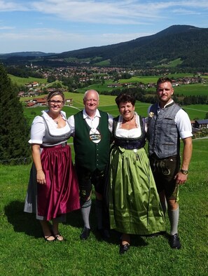 Badewanne, Haartrockner, Handtücher