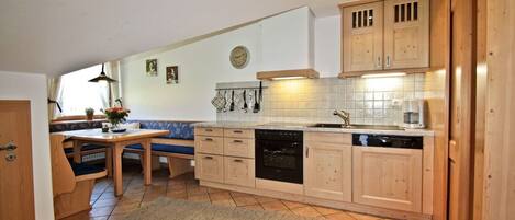 Réfrigérateur, four, plaque de cuisson, lave-vaisselle