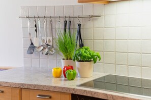 Fridge, oven, stovetop, dishwasher - Vacation apartment Westernberg 90 sqm, balcony, kitchen, 2 bedrooms and 1 living room, max 4 pers, WLAN (Ruhpolding)