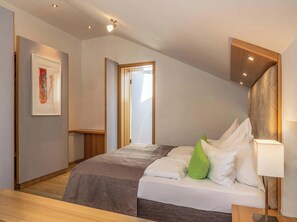 Room - Loggia, 42 qm Dachgeschoss, Wohn-/Schlafraum kombiniert (Bad Endorf)