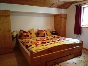 3 habitaciones y ropa de cama