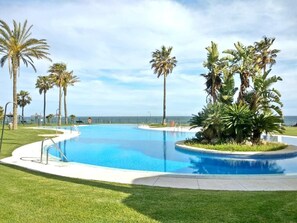 Piscine extérieure (ouverte en saison)