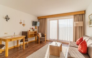 Living area - (4) Wilder Kaiser Zwei-Raum-Ferienwohnung 55 qm (Reit im Winkl)