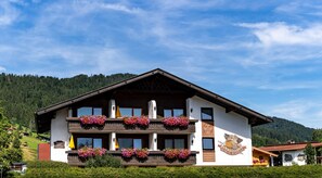 Exterior - (4) Wilder Kaiser Zwei-Raum-Ferienwohnung 55 qm (Reit im Winkl)