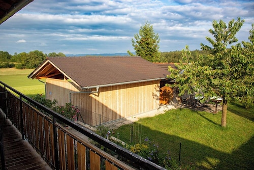 Ferienwohnung Zwiesel, 4 Personen + Kinderbett, 2 SZ, Balkon mit Bergblick, 50 qm