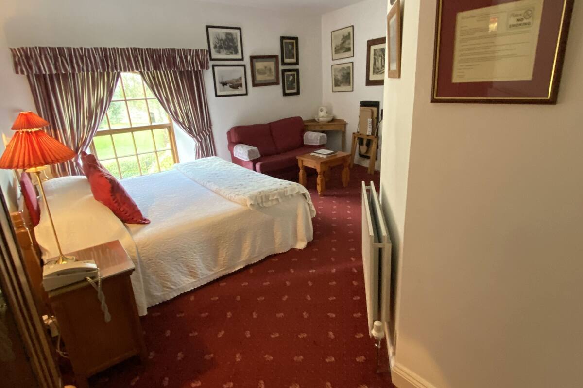 Classic Double Room, 1 King Bed | In-room safe, iron/ironing board, free WiFi, bed sheets