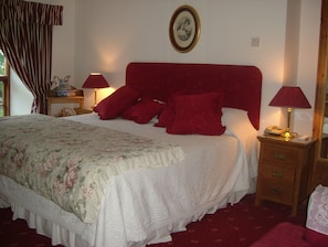 Classic Double Room, 1 King Bed | In-room safe, iron/ironing board, free WiFi, bed sheets