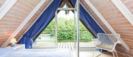 3 bedrooms, travel cot, WiFi