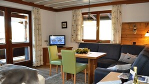DVD player, table tennis - Ein-Raum-Wohnung (4) 40 qm, Dusche/WC, Couch, Küchenzeile, Balkon (Reit im Winkl)