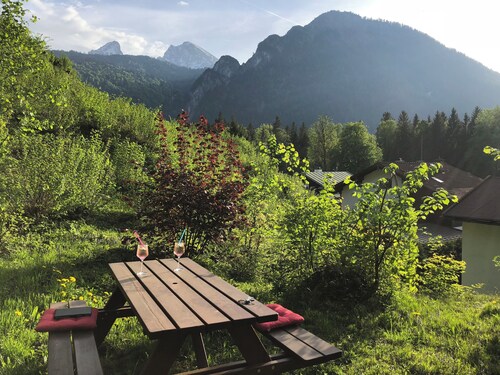 Apartment Studio Haus Irlinger, 28 qm, Wohn-Schlafraum mit Terrasse und Liegewiese