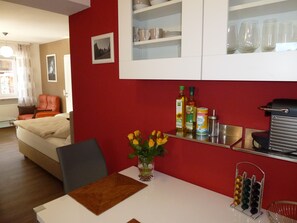 Interior - Apartment Studio Haus Irlinger, 28 qm, Wohn-Schlafraum mit Terrasse und Liegewiese (Schönau am Königssee)