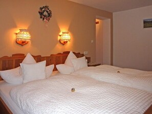 1 bedroom, desk, blackout curtains, iron/ironing board - Thomanhof Ferienwohnung (Ramsau bei Berchtesgaden)