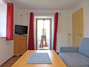 Apartment (Steinberg) | Wohnzimmer | Fernseher