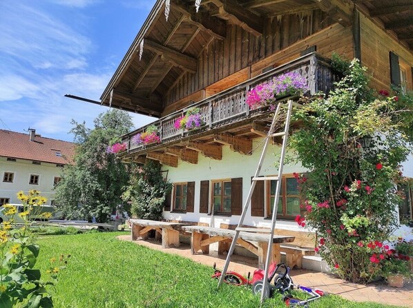 المنشأة من الخارج