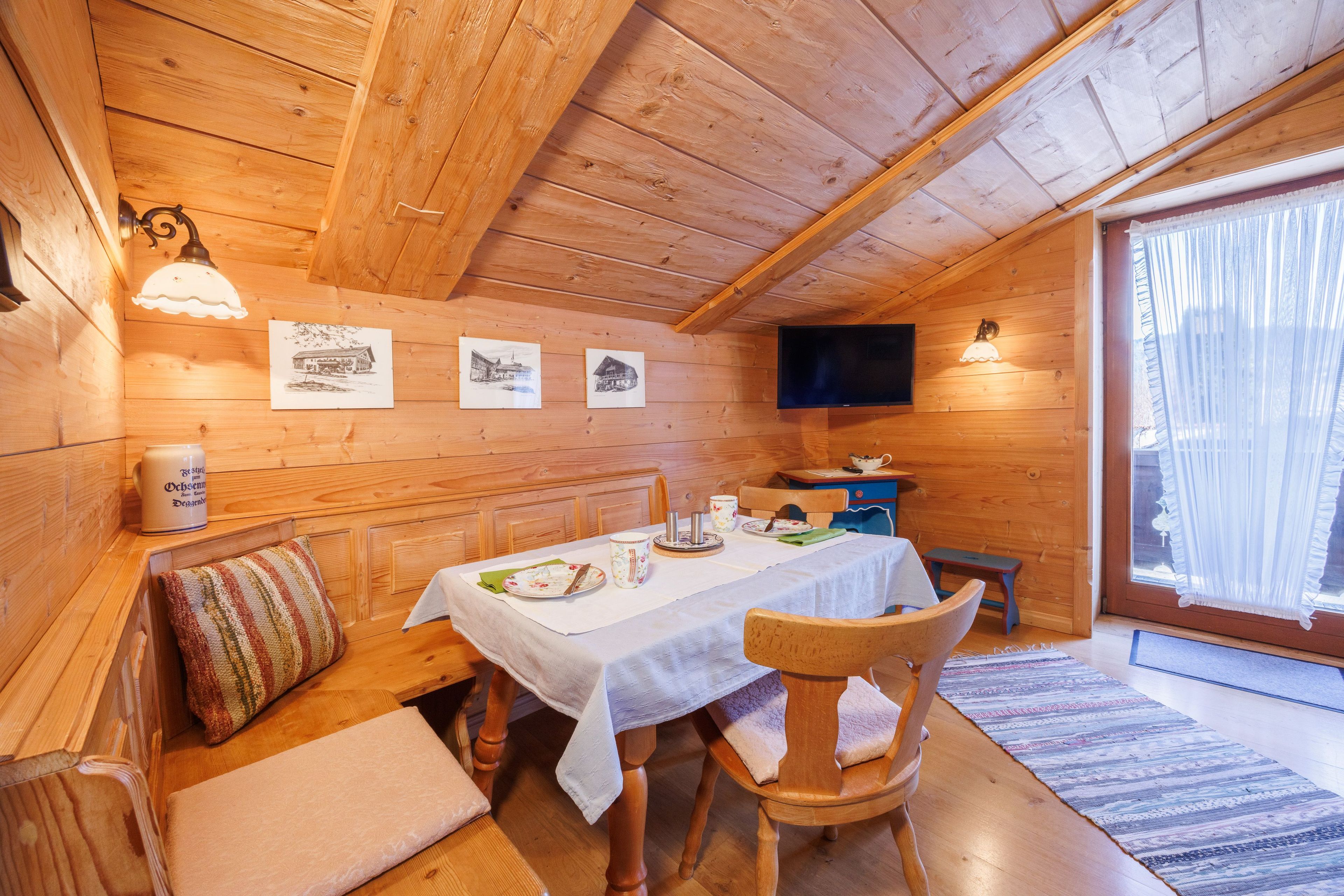 Ferienwohnung 47qm, Balkon, Kochnische, 1 Schlaf- u. 1 Wohn-Schlafraum, WLAN-Wohnbereich