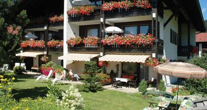 (9) Drei-Raum-Ferienwohnung 60qm, Bad/WC, 2 Extra-Schlafräume, Küche, Balkon