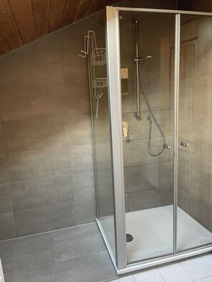 Bathtub, hair dryer, towels