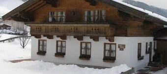 Ferienwohnung 100 qm mit Wohnzimmer, 2 seperate Schlafzimmer, großes Bad mit WC, zusätzliches WC, Terrasse, Garten