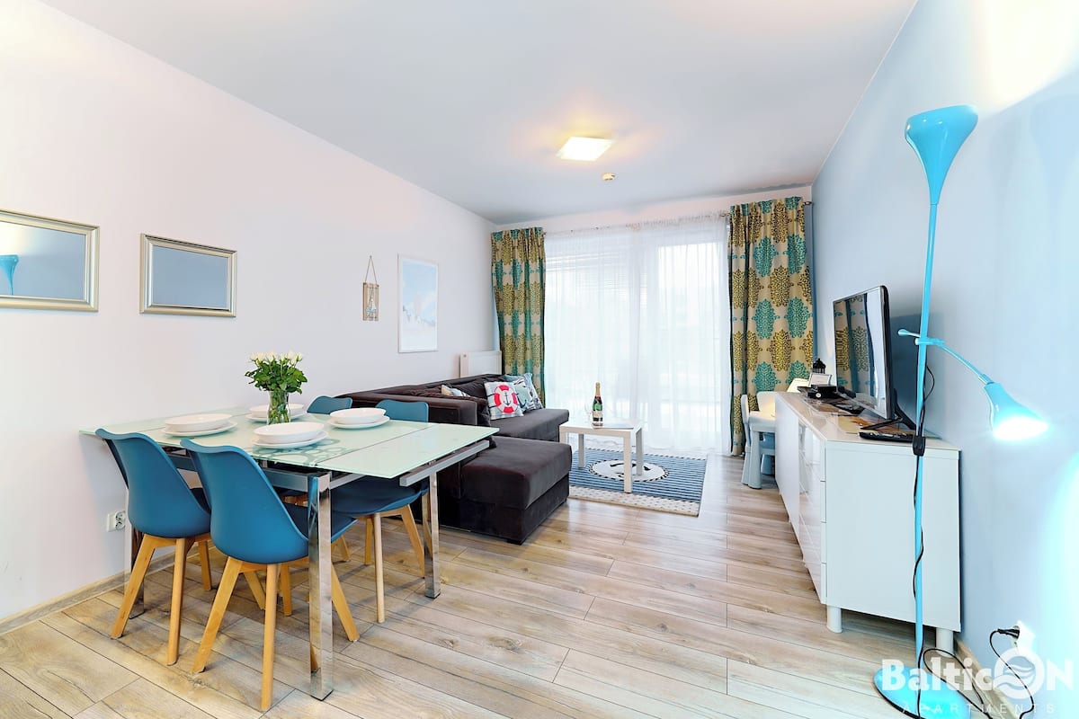 Studio (E209) | Living area | Flat-screen TV