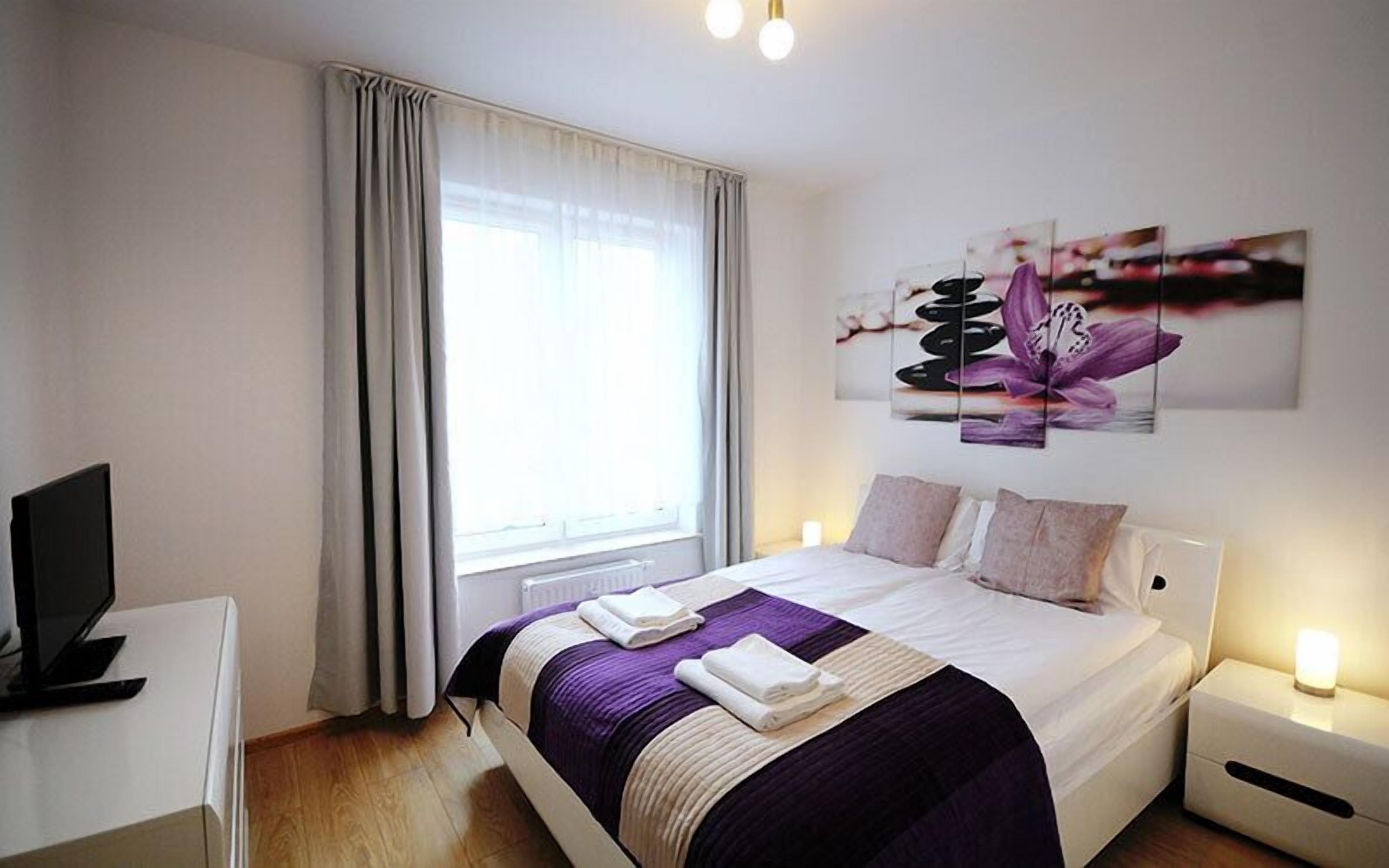 Leilighet (G001) | Sengetøy av topp kvalitet, individuelt dekorert og individuelt innredet