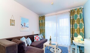 Studio (E209) | Wohnbereich | Flachbildfernseher