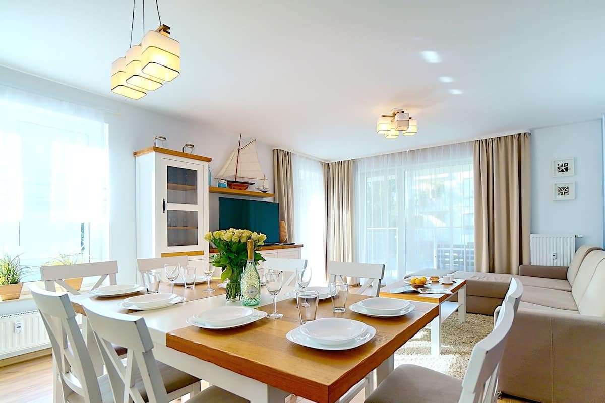 Apartament typu Classic (I209) | Living area | Flat-screen TV