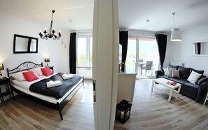 Classic-Apartment (G404) | Wohnbereich | Flachbildfernseher