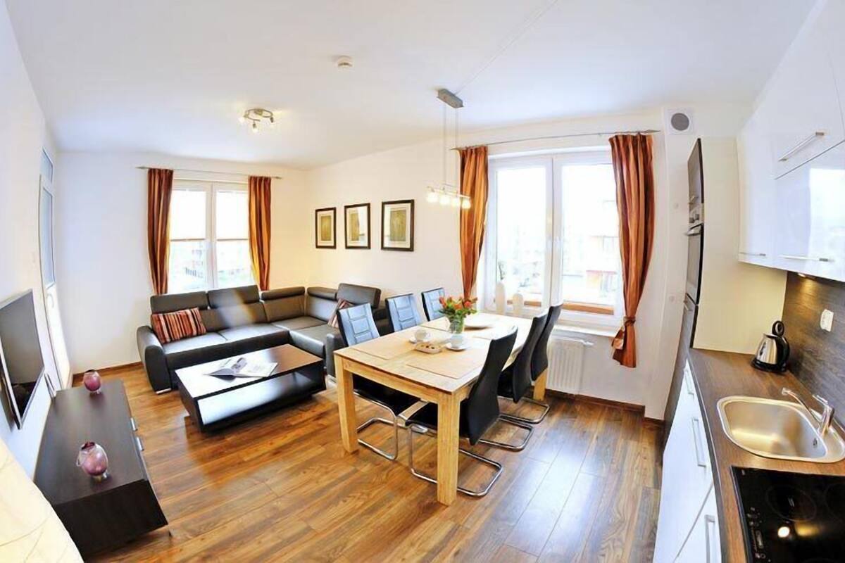 Classic-Apartment (B310) | Wohnbereich | Flachbildfernseher