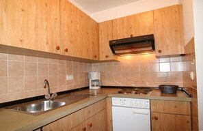 Refrigerador, horno, parrilla de estufa y lavavajillas 