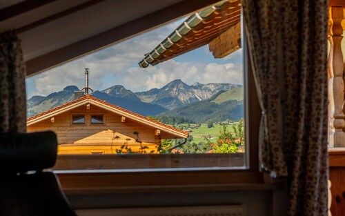 (8) Sonnwinkel: Drei-Raum-Ferienwohnung 75qm, Dusche/WC, 2 Extra-Schlafzimmer, Küche, Terrasse