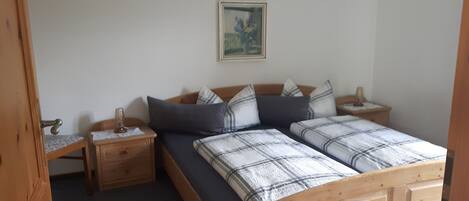 1 bedroom, internet, bed sheets