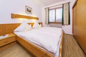 2 bedrooms, Internet, bed sheets