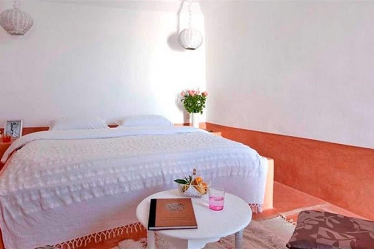 Individually decorated, blackout curtains, free WiFi, bed sheets