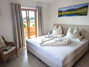 1 bedroom, iron/ironing board, Internet, bed sheets - Lorenz "Kaiserblick" vacation apartment for 4 people with balcony (Heufeld b. Bad Aibling)