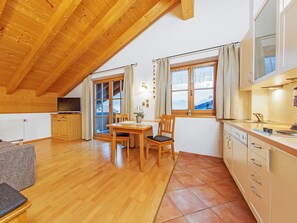 Interior - (1) Unterberg - 2-Zimmer Familien-Appartement  ca. 47qm, 1-4 Personen, Extra-Schlafzimmer, Küchenzeile, Balkon (Reit im Winkl)