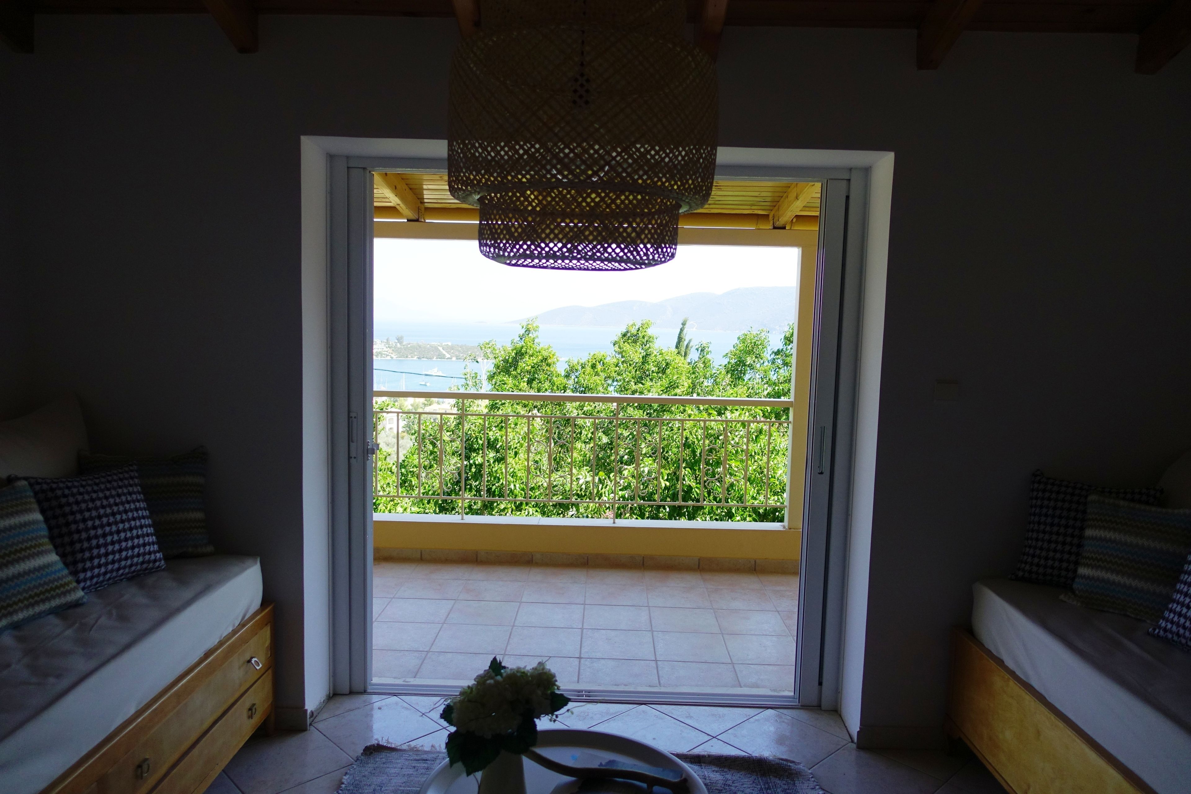 Studio (Panorama) | Living area | Flat-screen TV, fireplace