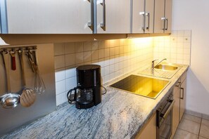 Kühlschrank, Ofen, Herdplatte, Geschirrspüler