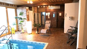 Piscine intérieure