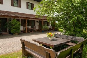 Outdoor dining - Vacation apartment no. 2, 30 sqm, 1 bedroom, terrace, 4 stars, 3 pers. (Anger)