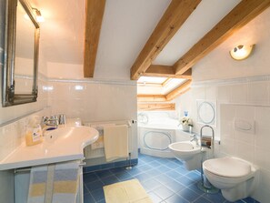 Dusche, Haartrockner, Bidet, Handtücher