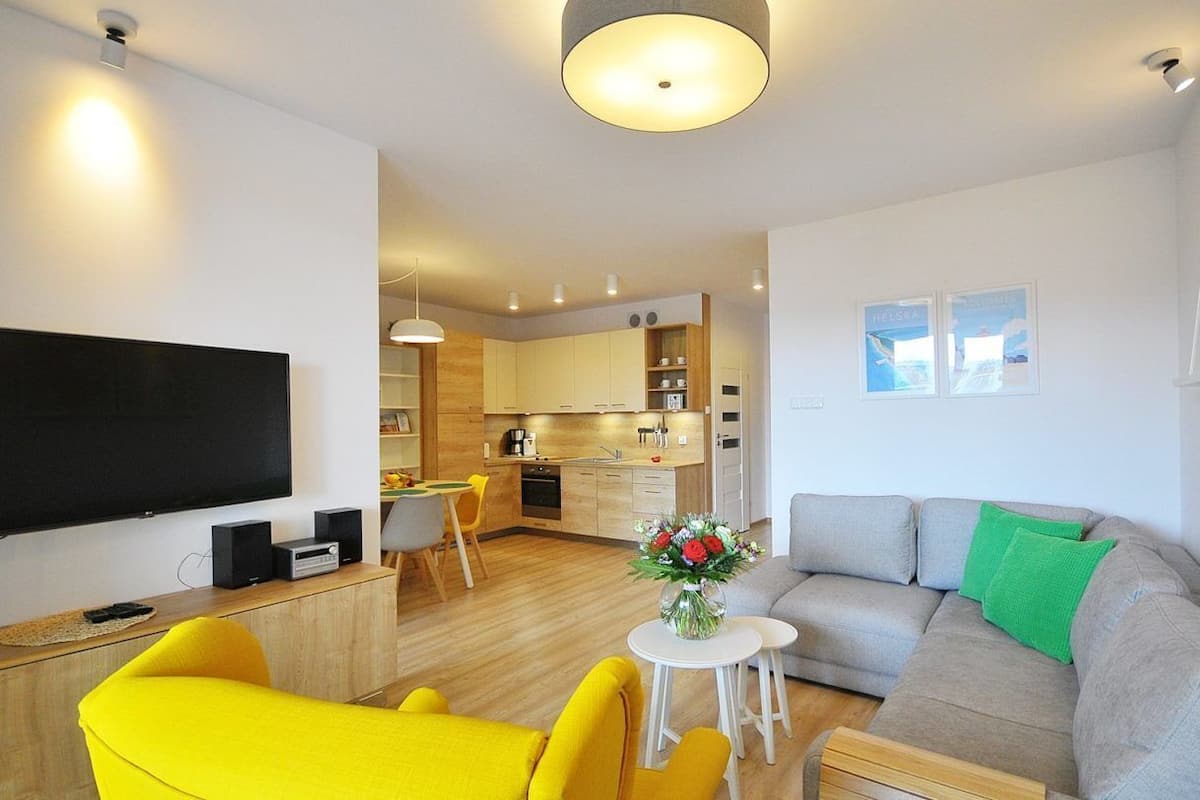Deluxe Apartment, 1 Bedroom, Pool Access, Courtyard View (B305) | Living area | 42-inch flat-screen TV with cable channels, TV