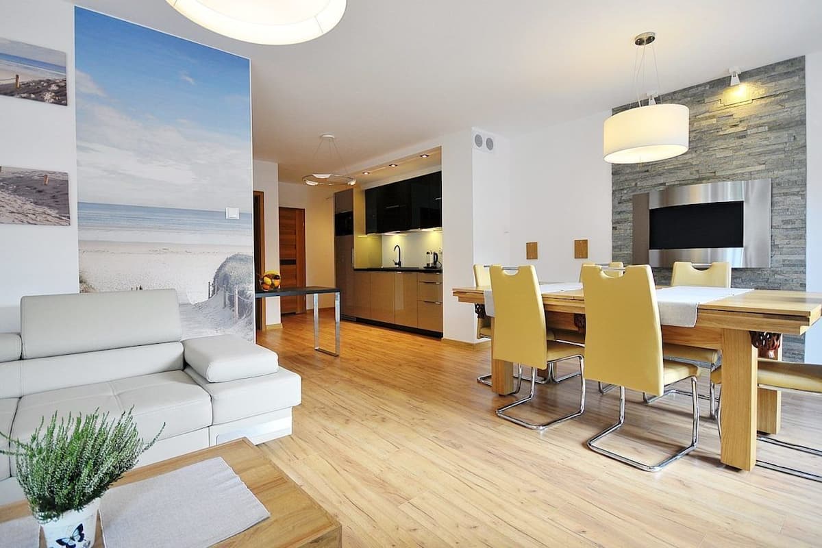 Deluxe Apartment, 2 Bedrooms, Park View (A109) | Living area | 42-inch flat-screen TV with cable channels, TV