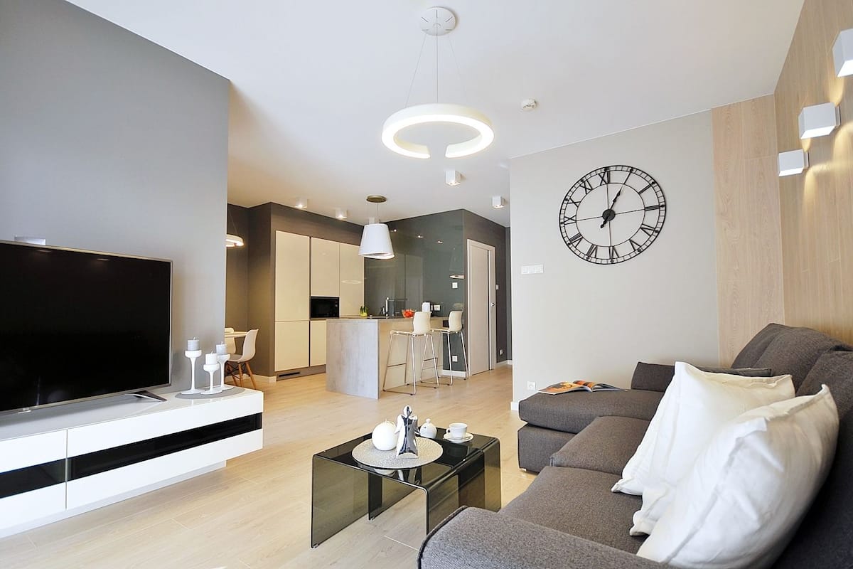 Deluxe Apartment, 1 Bedroom (B105) | Living area | 42-inch flat-screen TV with cable channels, TV