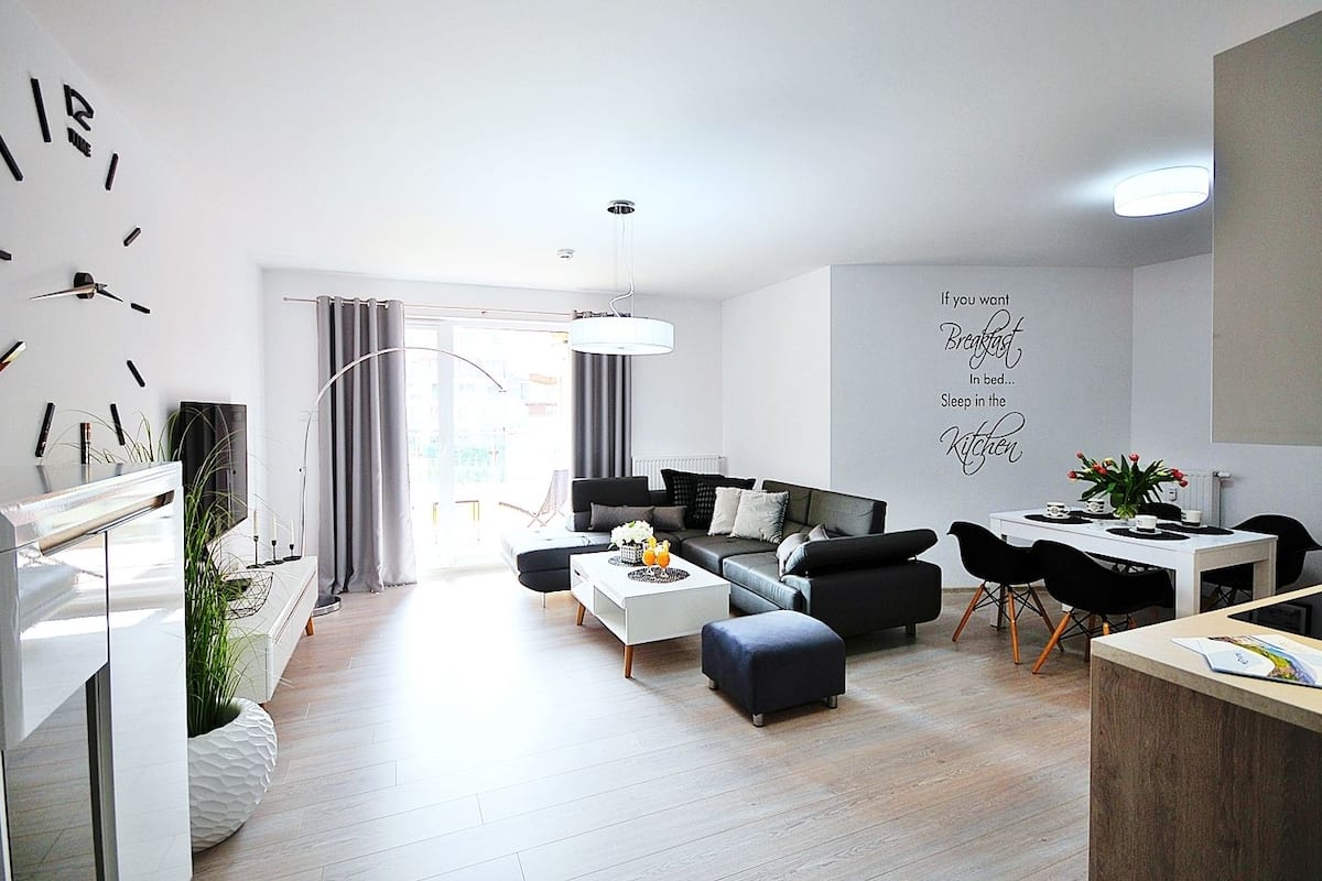 Apartment, 1 Bedroom, Park View (B103) | Living area | 42-inch flat-screen TV with cable channels, TV