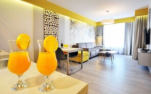 Apartamento clásico, 1 habitación (D402) | Sala de estar | Televisión de pantalla plana de 42 pulgadas con canales por cable