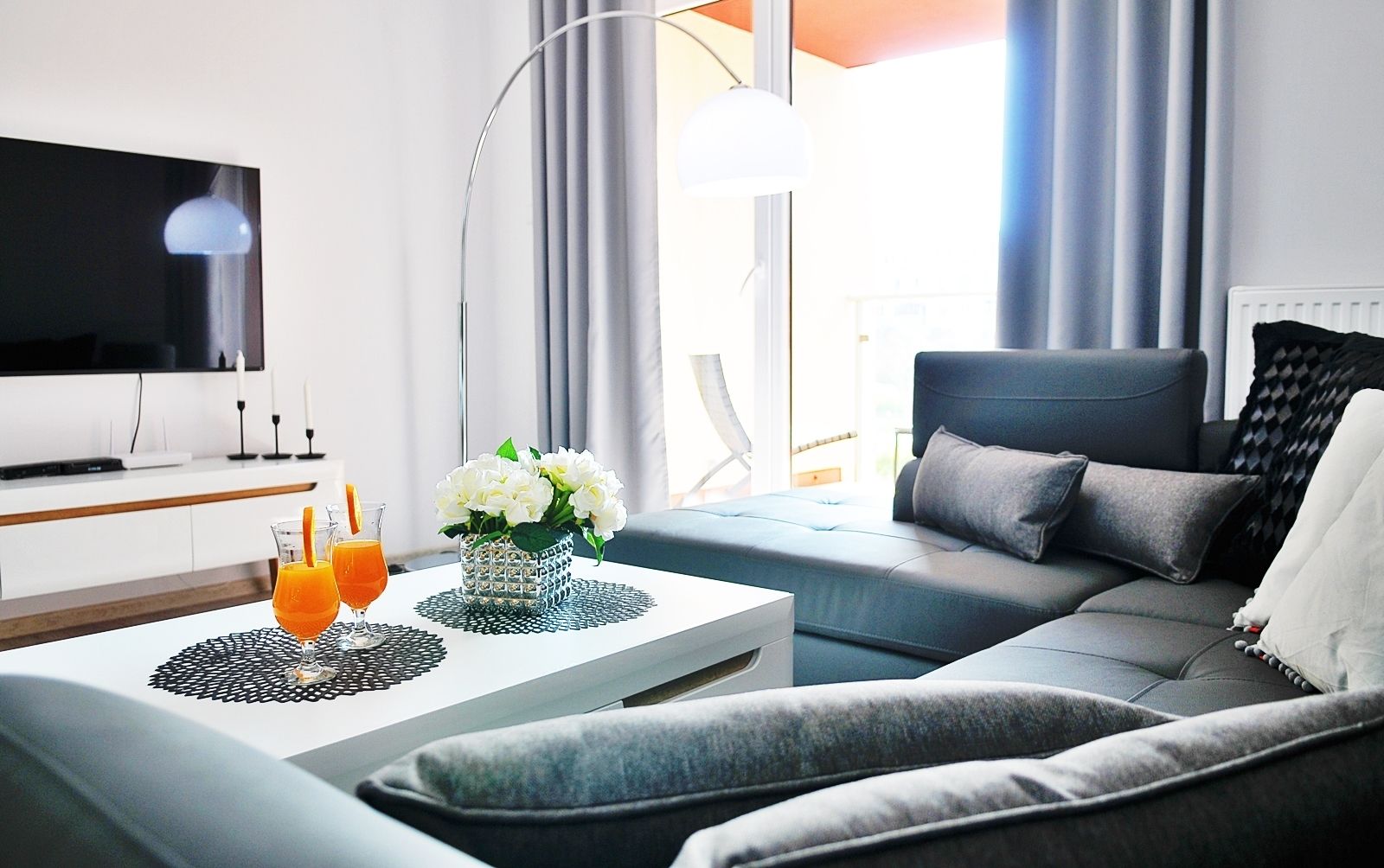 Apartamento, 1 quarto, vista para o parque (B103) | Área de estar | TV de tela plana 42 polegadas com canais a cabo, TV
