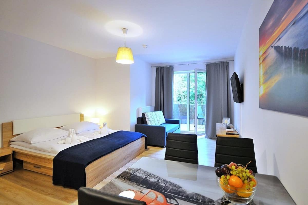 Classic Studio Suite, 1 Queen Bed with Sofa bed, Park View (A001) | Living area | 42-inch flat-screen TV with cable channels, TV