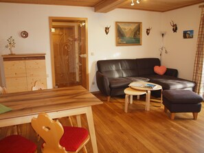 DVD player - Ferienwohnung "Watzmannkind 4" für 1-4 Personen, ca. 80 m², 2 Schlafzimmer, Wohnküche, 2 Bäder, 2 Balkone (Bischofswiesen)