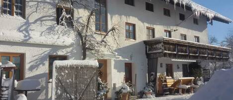 المنشأة من الخارج